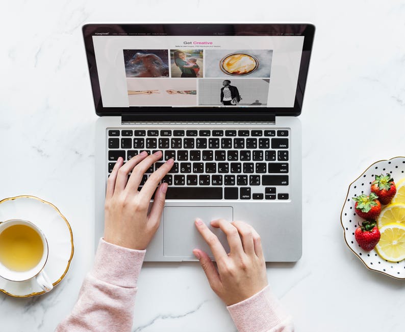 5 Reasons Why You Should Hire a Blogger Service to Create Your Content